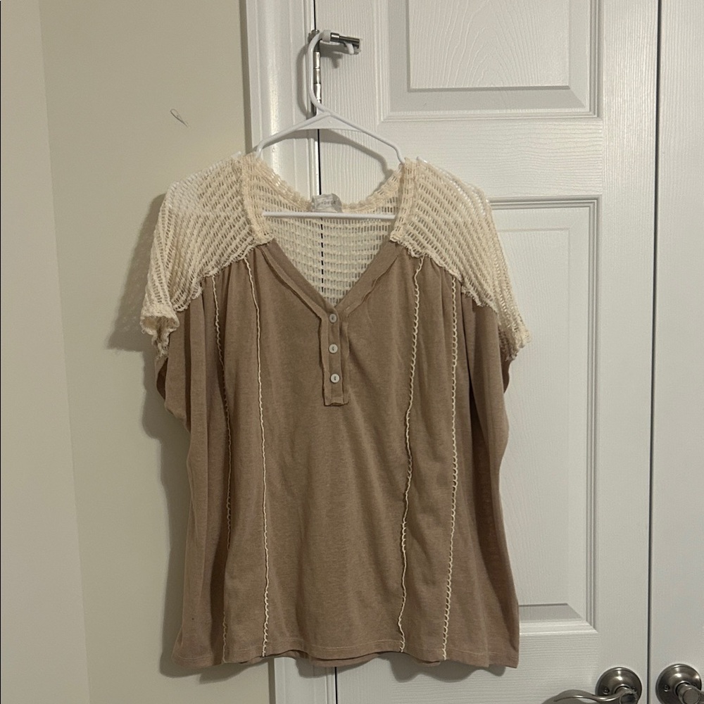ANDREE BY UNIT Beige Short-Sleeve Henley with Cream Knit Yoke - Size L
